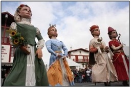 carnavales bidart gigantes casco viejo pamplona